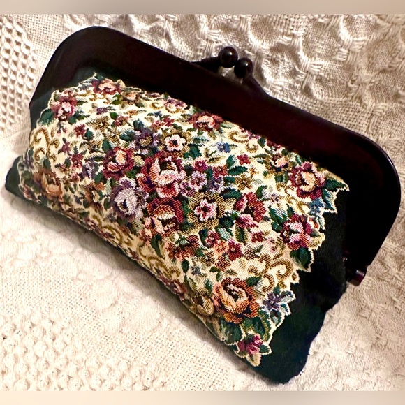 Vtg 1960’s Victorian Style Classy Tapestry Wool Clutch w Brown Lucite Frame - Picture 2 of 8